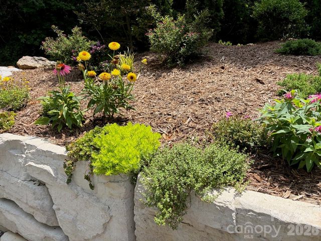 78 Tupper Road, Black Mountain, NC 28711