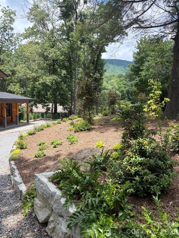 78 Tupper Road, Black Mountain, NC 28711