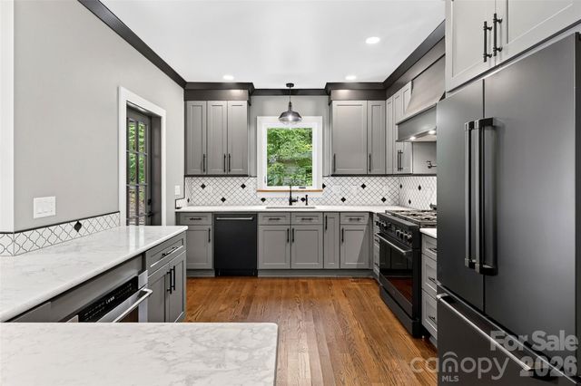 78 Tupper Road, Black Mountain, NC 28711