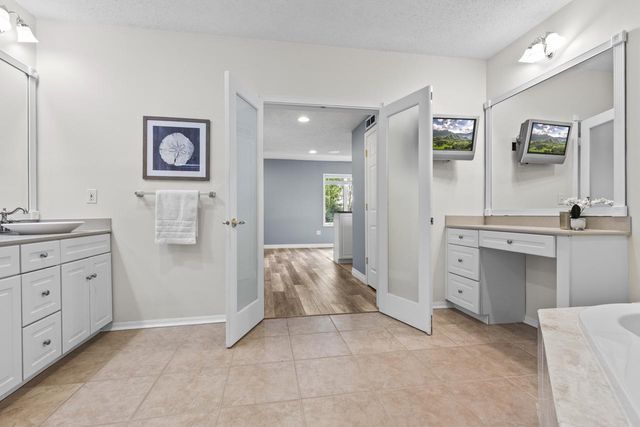 9724 Geisler Road, Eden Prairie, MN 55347