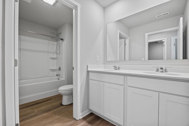 1275 NW Williamsburg Lane, Waukee, IA 50263