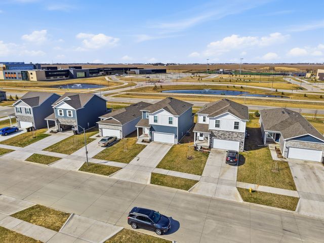 1275 NW Williamsburg Lane, Waukee, IA 50263