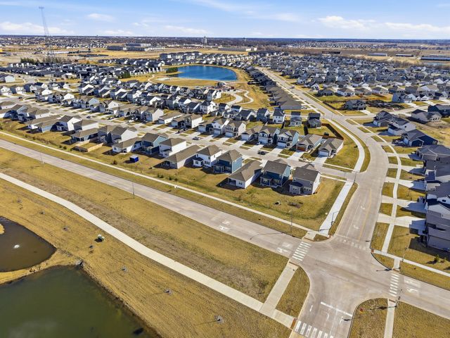 1275 NW Williamsburg Lane, Waukee, IA 50263