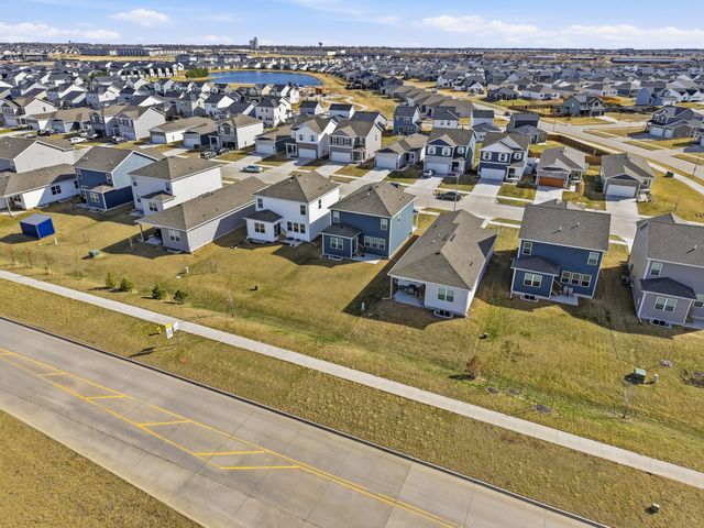 1275 NW Williamsburg Lane, Waukee, IA 50263