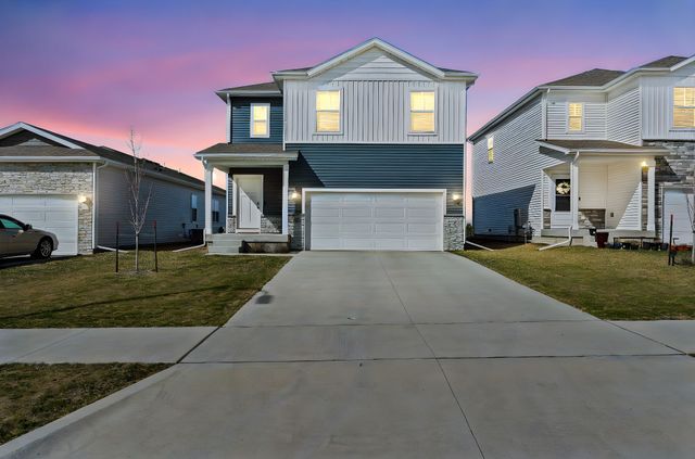 1275 NW Williamsburg Lane, Waukee, IA 50263