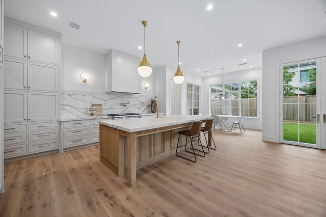 4026 Colquitt Street, Houston, TX 77027