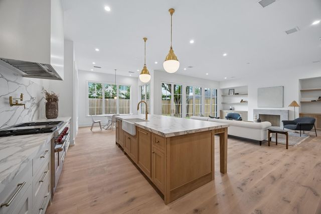 4026 Colquitt Street, Houston, TX 77027