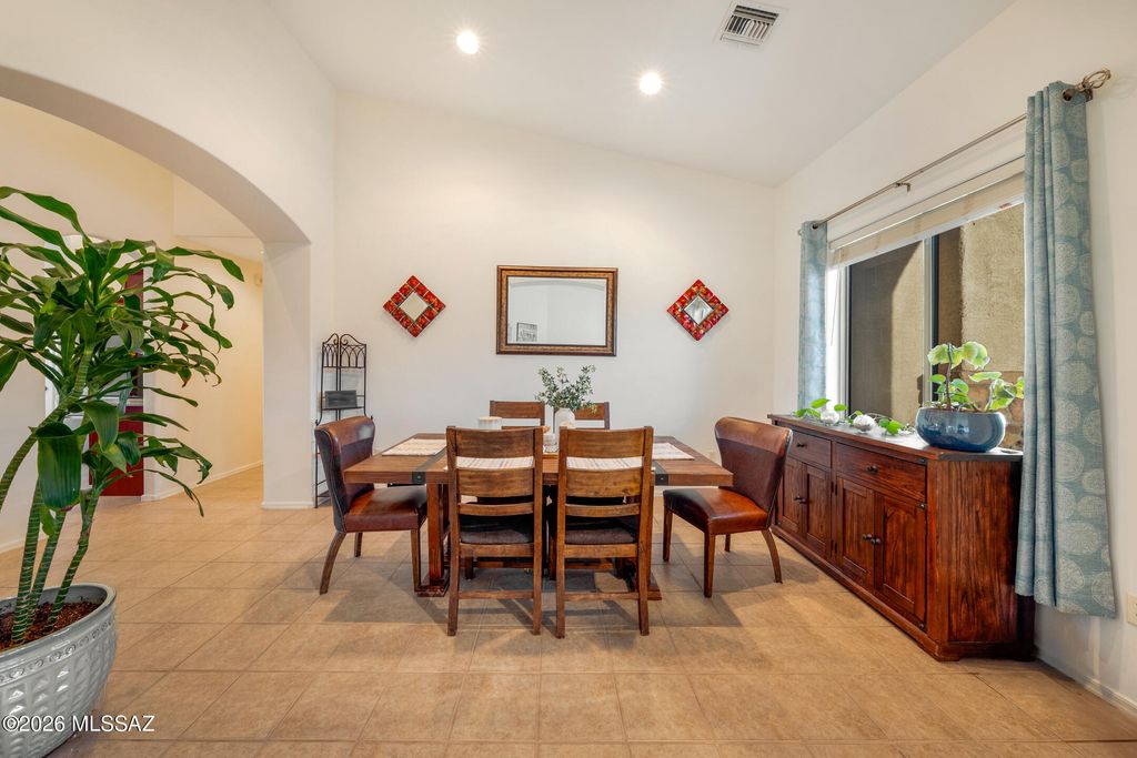 Image 18 of property listing at 10151 E Corte Madera Fina, Tucson, AZ 85730