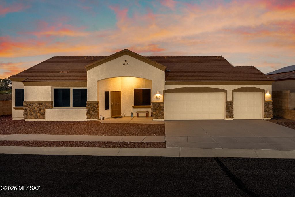 Image 3 of property listing at 10151 E Corte Madera Fina, Tucson, AZ 85730