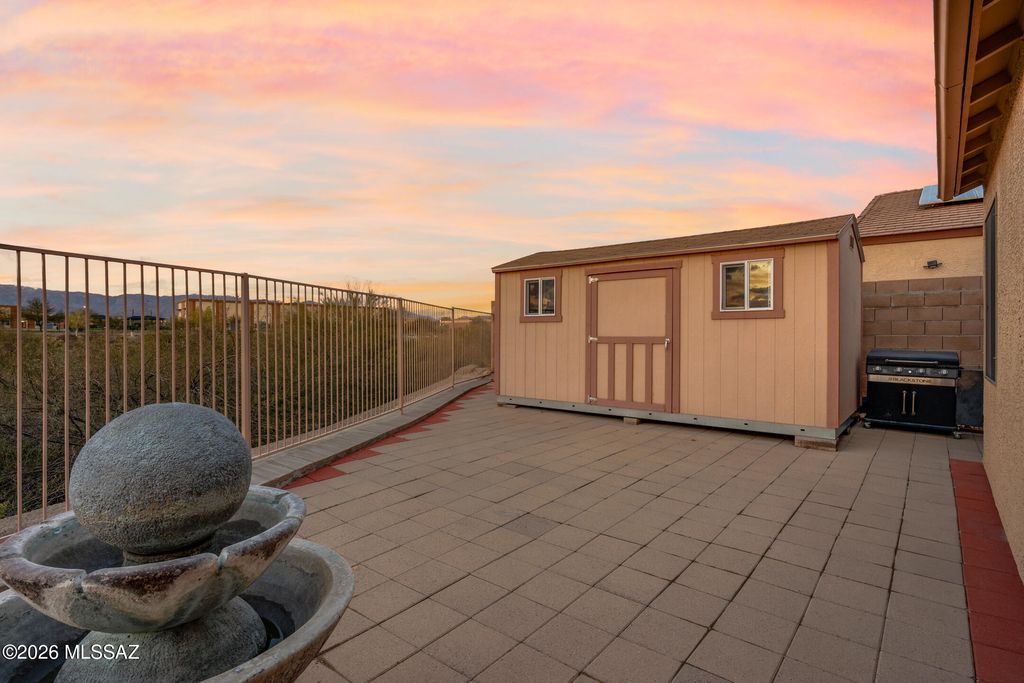 Image 32 of property listing at 10151 E Corte Madera Fina, Tucson, AZ 85730