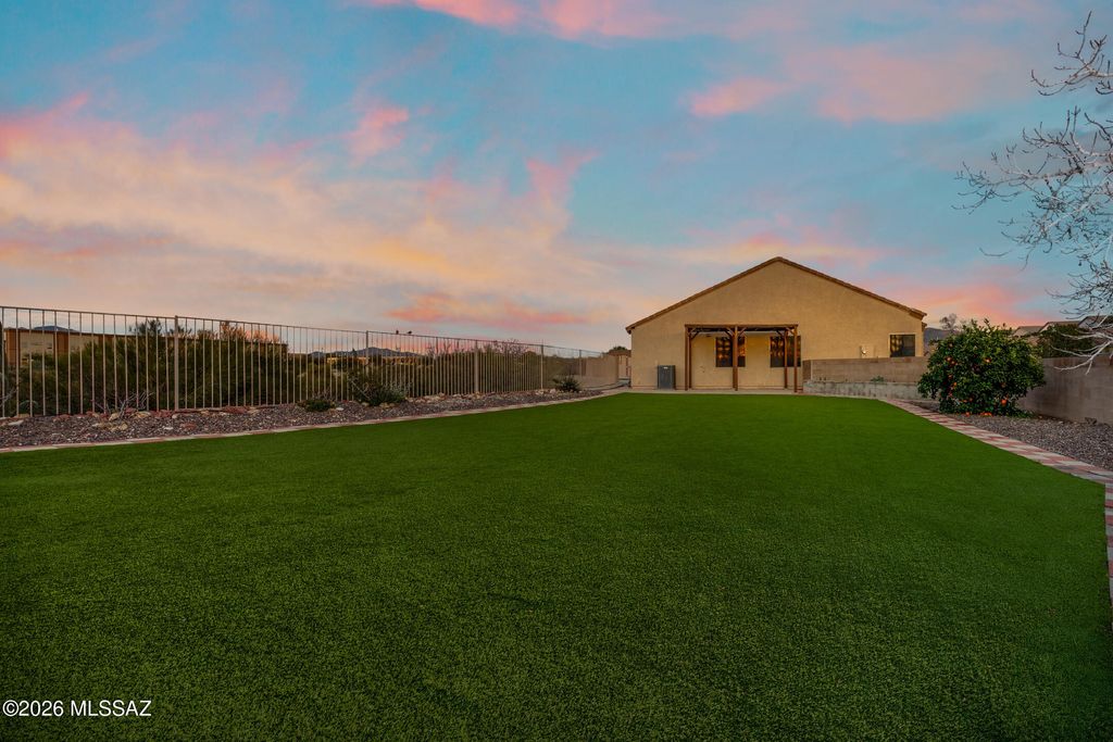 Image 4 of property listing at 10151 E Corte Madera Fina, Tucson, AZ 85730