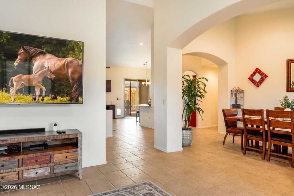 Image 7 of property listing at 10151 E Corte Madera Fina, Tucson, AZ 85730