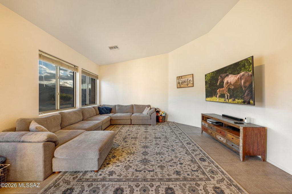 Image 8 of property listing at 10151 E Corte Madera Fina, Tucson, AZ 85730