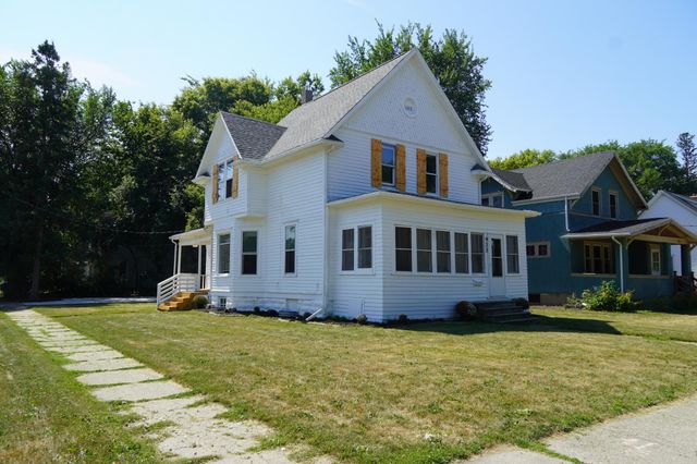 923 7th Avenue S, Moorhead, MN 56560