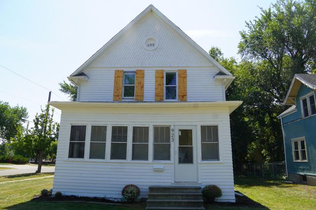923 7th Avenue S, Moorhead, MN 56560