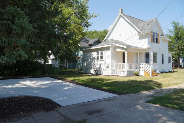 923 7th Avenue S, Moorhead, MN 56560