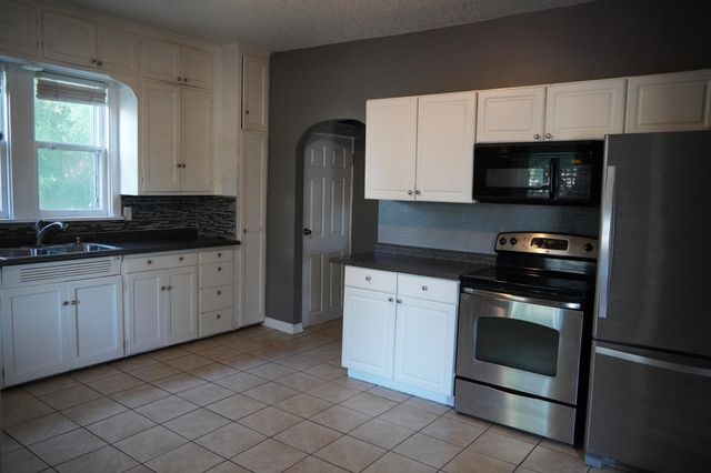 923 7th Avenue S, Moorhead, MN 56560