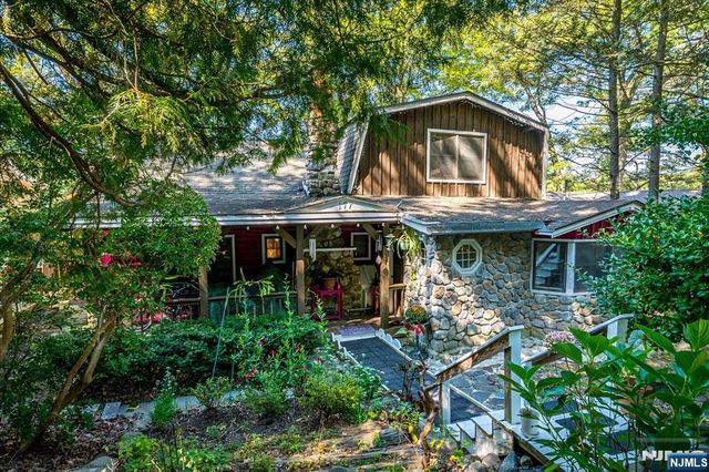 177 Otterhole Road, West Milford, NJ 07480