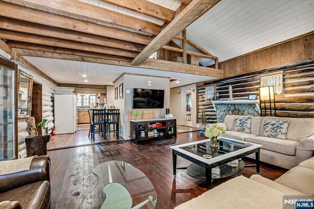 177 Otterhole Road, West Milford, NJ 07480