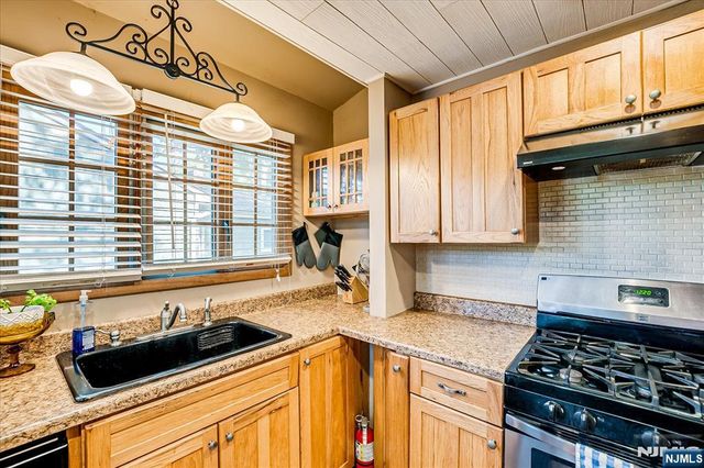 177 Otterhole Road, West Milford, NJ 07480