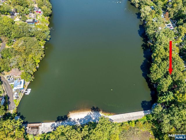 177 Otterhole Road, West Milford, NJ 07480