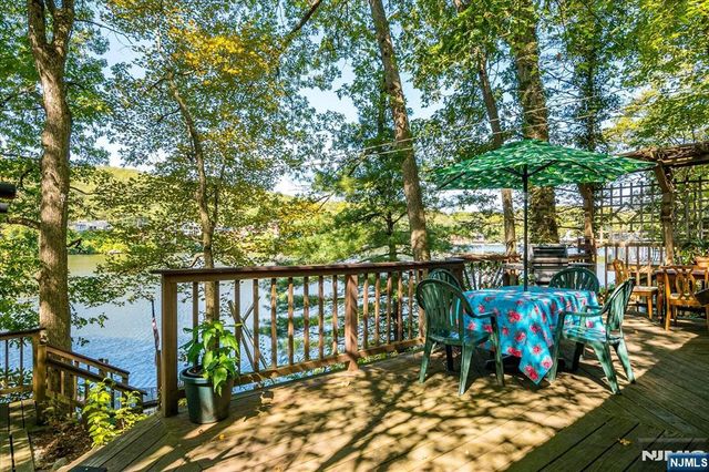 177 Otterhole Road, West Milford, NJ 07480