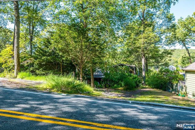 177 Otterhole Road, West Milford, NJ 07480