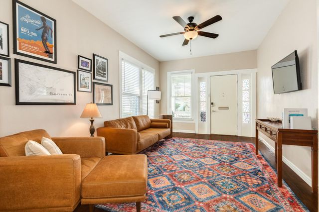 4719 Avenue R, Galveston, TX 77551