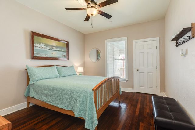 4719 Avenue R, Galveston, TX 77551