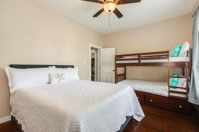 4719 Avenue R, Galveston, TX 77551