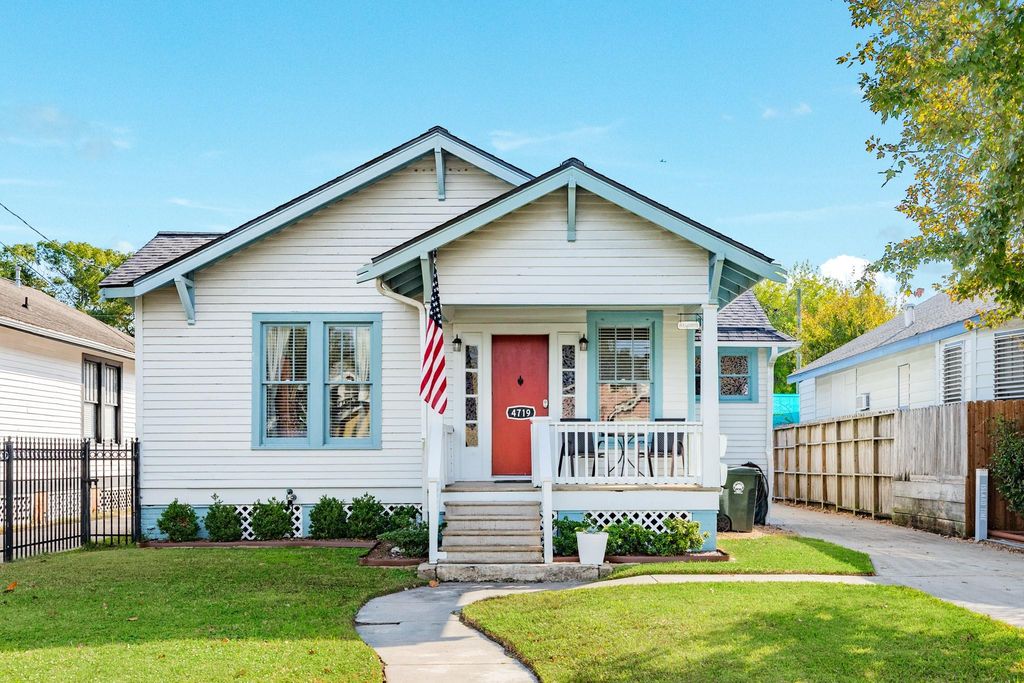 4719 Avenue R, Galveston, TX 77551