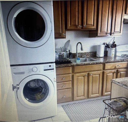 16 Fairview Drive APT 3, Danbury, CT 06810