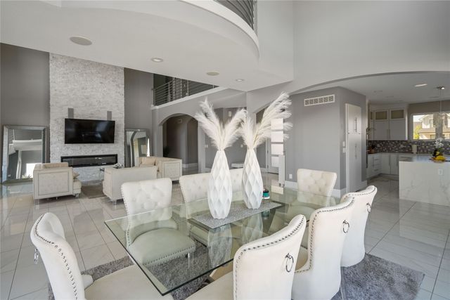 9112 Abram Drive, West Des Moines, IA 50266