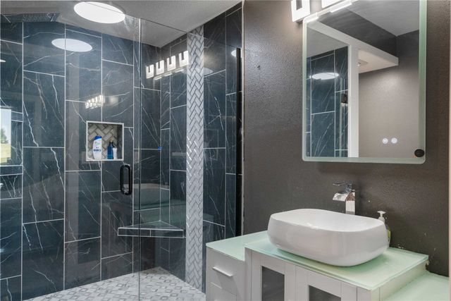 9112 Abram Drive, West Des Moines, IA 50266