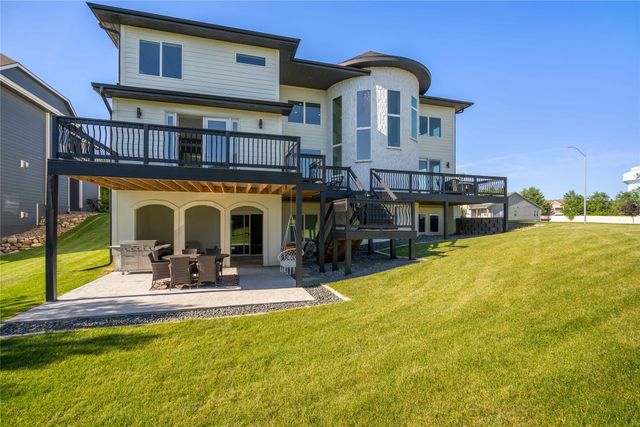 9112 Abram Drive, West Des Moines, IA 50266