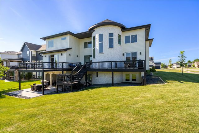 9112 Abram Drive, West Des Moines, IA 50266