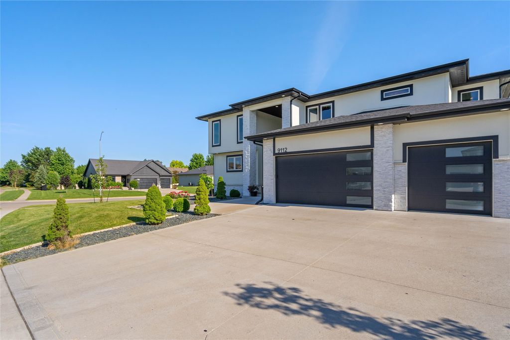 9112 Abram Drive, West Des Moines, IA 50266