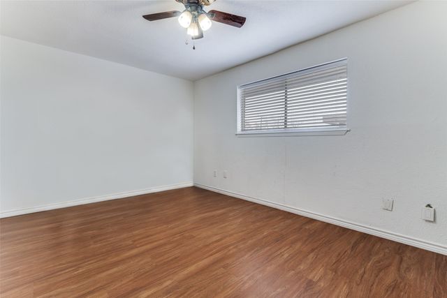 1402 S Carrier Parkway 110, Grand Prairie, TX 75051