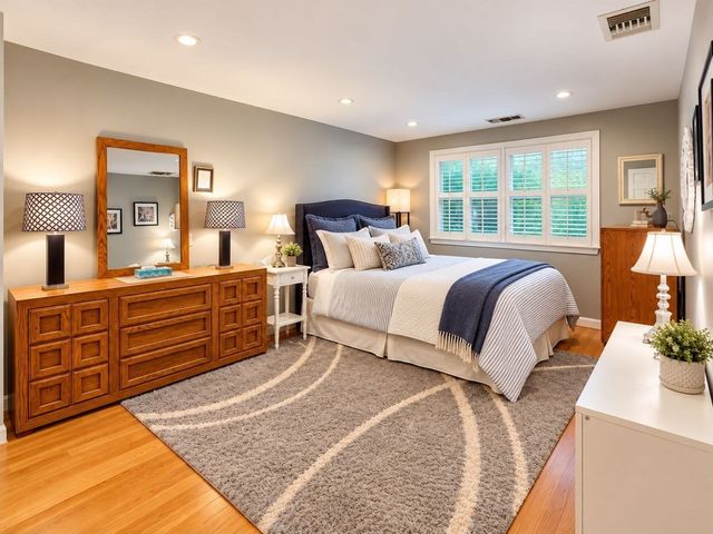1216 Vfw Pkwy 41, Boston, MA 02132