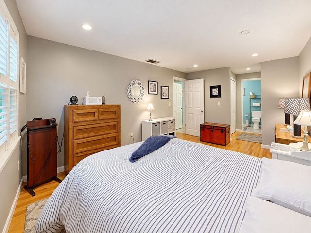 1216 Vfw Pkwy 41, Boston, MA 02132