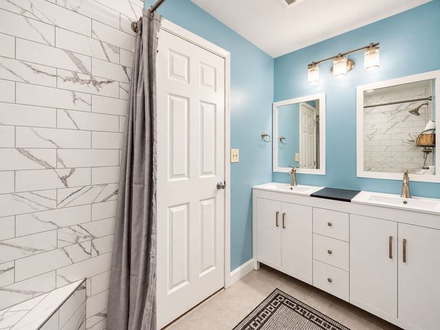 1216 Vfw Pkwy 41, Boston, MA 02132