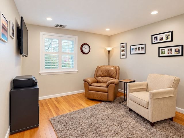 1216 Vfw Pkwy 41, Boston, MA 02132