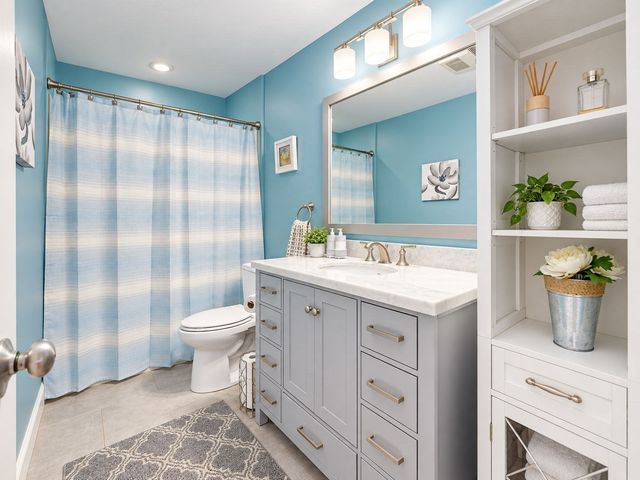 1216 Vfw Pkwy 41, Boston, MA 02132