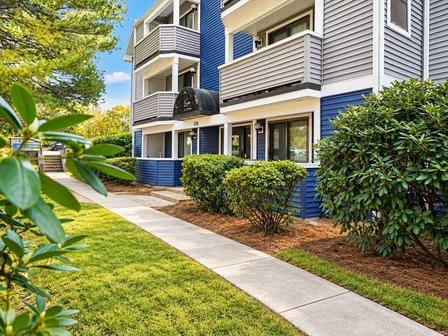 1216 Vfw Pkwy 41, Boston, MA 02132