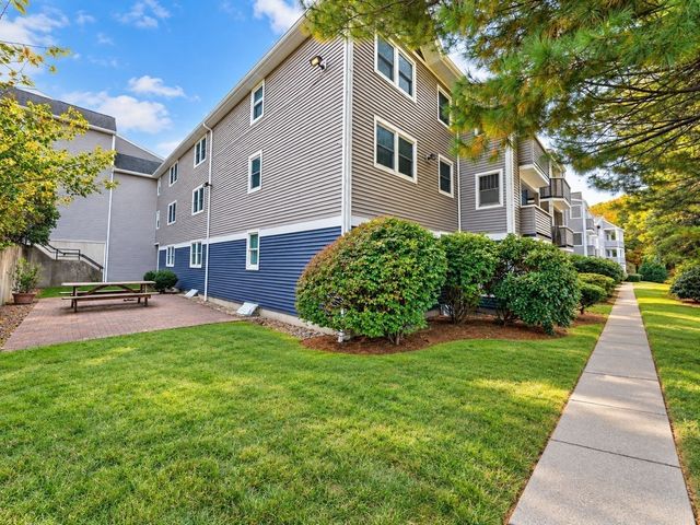 1216 Vfw Pkwy 41, Boston, MA 02132