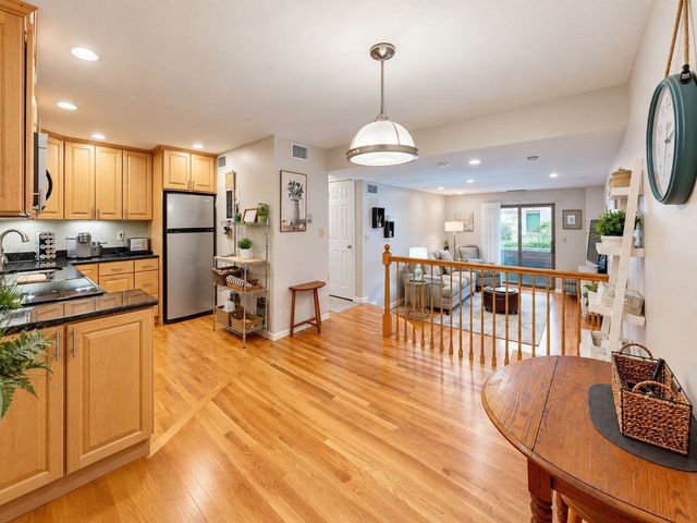 1216 Vfw Pkwy 41, Boston, MA 02132