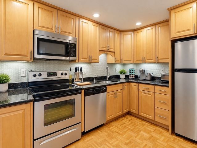 1216 Vfw Pkwy 41, Boston, MA 02132