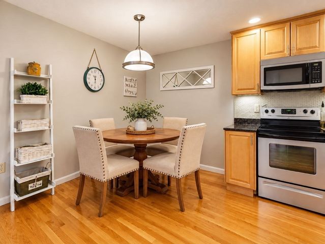1216 Vfw Pkwy 41, Boston, MA 02132