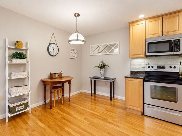 1216 Vfw Pkwy 41, Boston, MA 02132