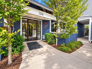 1216 Vfw Pkwy 41, Boston, MA 02132